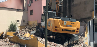 Osmangazi'de kamu arazisine inşa edilen gecekondu yıkıldı