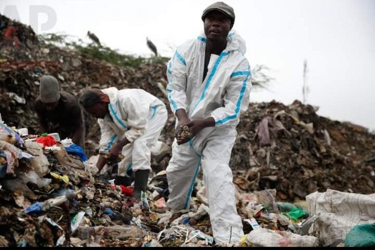 Kenya polisi Nairobi çöplüğünde bir çok parçalanmış kadın cesedi buldu