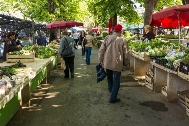 Üsküdar Belediyesi'nin  "Emeklilere Pazar Alışverişi Desteği" ödemeleri başladı