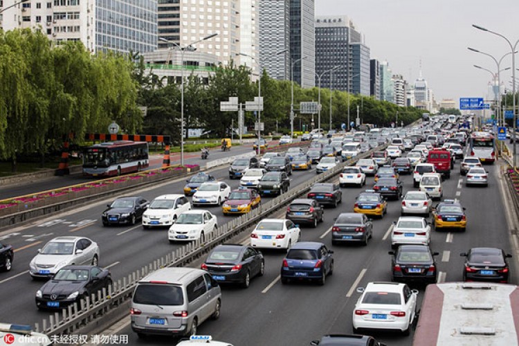 Çin'de her yıl 21 milyon yeni sürücü trafiğe çıkıyor