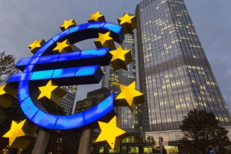 Avrupa'daki siyasi görünüme ilişkin endişelerle Euro düşerken dolar güçlendi