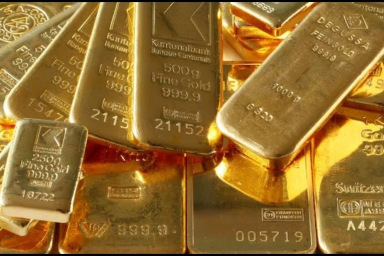 ABD'de faiz indirimi beklentilerinin artırmasıyla ons altın 2,400 doları aştı