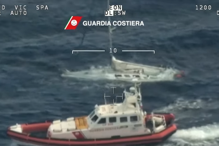 Akdeniz'de meydana gelen iki gemi kazasında en az 11 ölü ve onlarca kayıp