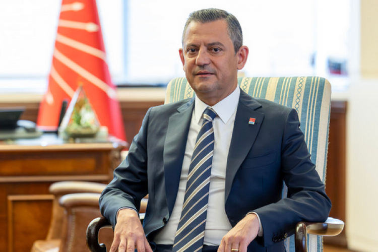 CHP Genel Başkanı Özel, Neşe Gülersoy'u andı