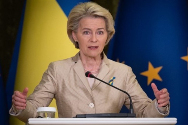 AB Komisyonu Başkanı Leyen'den Moldova ve Ukrayna'ya tebrik