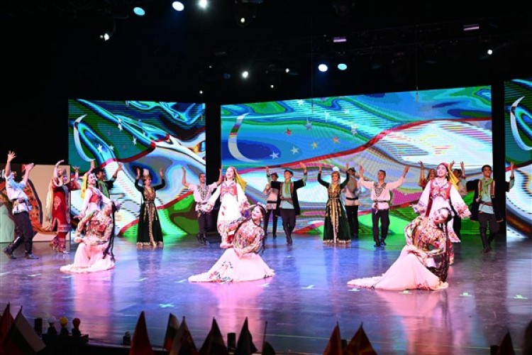 Altın Karagöz Halk Dansları Yarışması'nın birincisi Özbekistan oldu