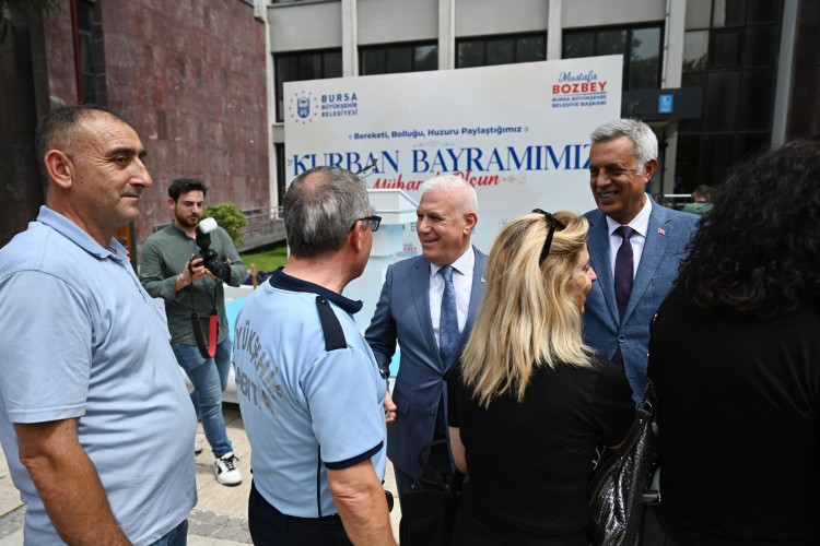 Başkan Bozbey, büyükşehir belediyesi çalışanlarıyla bayramlaştı