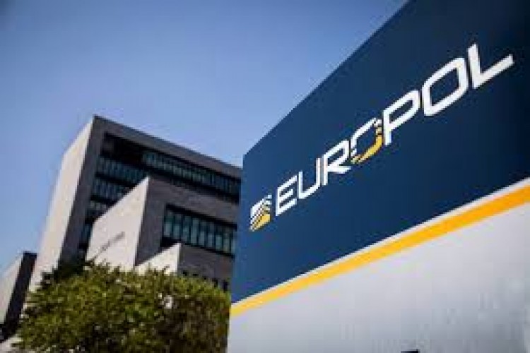 Europol Güney Amerika'dan uyuşturucu sevkiyatı yapan Balkan kartelini çökertti