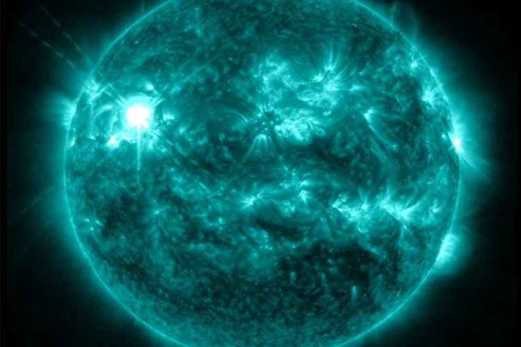 NASA: Güneş, güçlü bir güneş patlaması yaydı