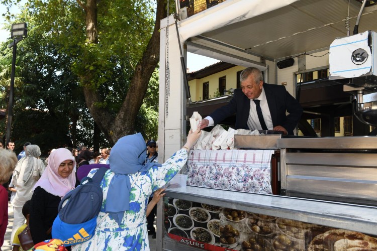 Osmangazi'de 15 Temmuz şehitleri için lokma ikramı yapıldı