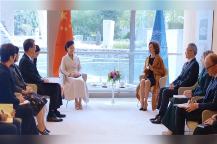 Peng Liyuan, UNESCO Genel Direktörü Azoulay ile bir araya geldi