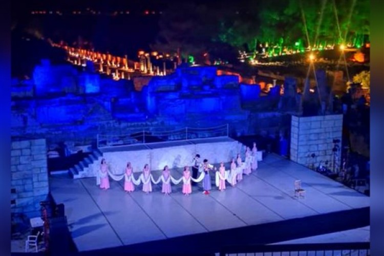 7. Uluslararası Efes Opera ve Bale Festivali'nde Zorba balesi sahnelendi