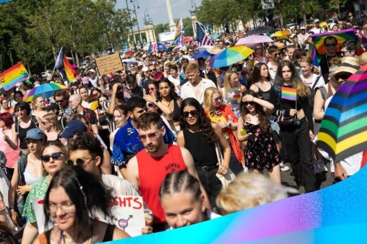 ABD'nin Budapeşte Büyükelçisi Orban'ı LGBTQ karşıtı korku mekanizması kullanmakla suçladı