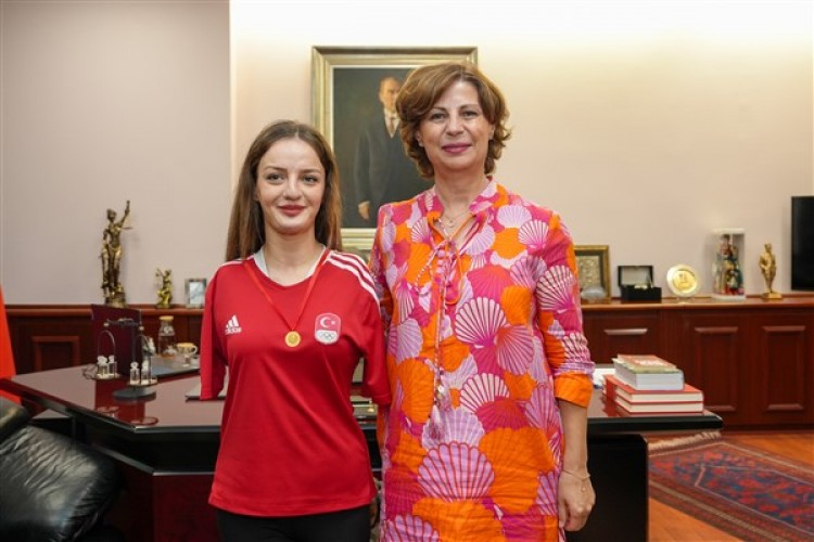 Eskişehir Büyükşehir Belediyesi milli sporcuları ödüllendirdi