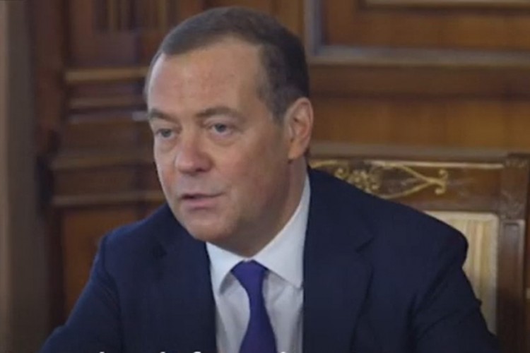 Medvedev: Ukrayna'nın gitmesi ya da NATO'nun gitmesi; ikisi birden daha iyi