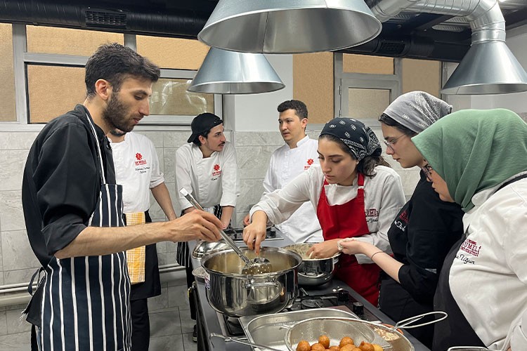 İstanbul Rumeli Üniversitesi'nde "Sürdürülebilir Türk Mutfağı" Temalı Çalışma Atölyeleri Gerçekleştirildi