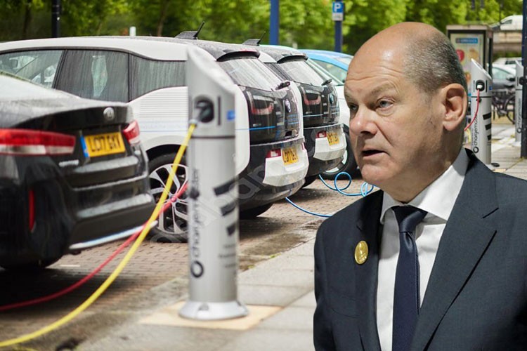 "Elektrikli araç şarj istasyonu sayısını hızla artıracağız"
