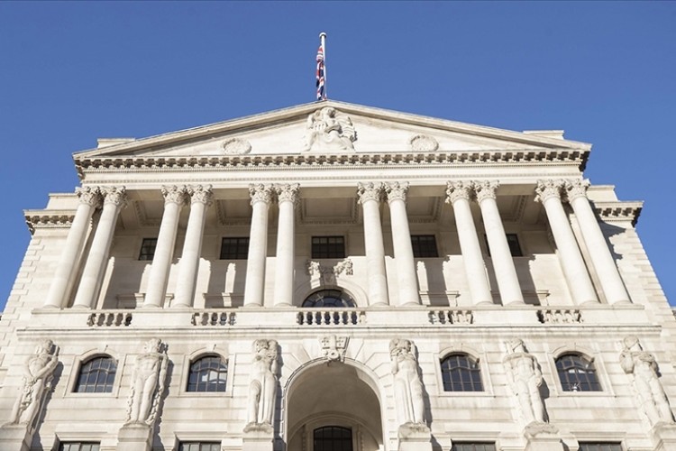 İngiltere Merkez Bankası politika faizini 15 yılın en yüksek seviyesi olan yüzde 5,25'te sabit tuttu