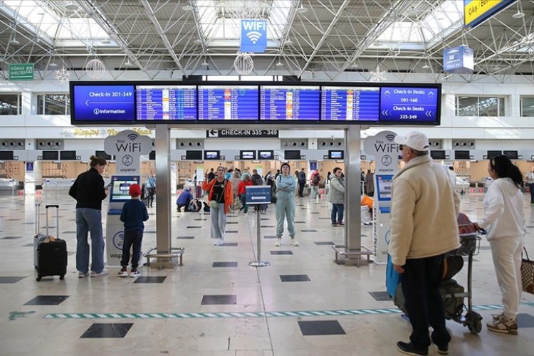 Antalya Havalimanı 209 bin 540 yolcuyla rekor tazeledi
