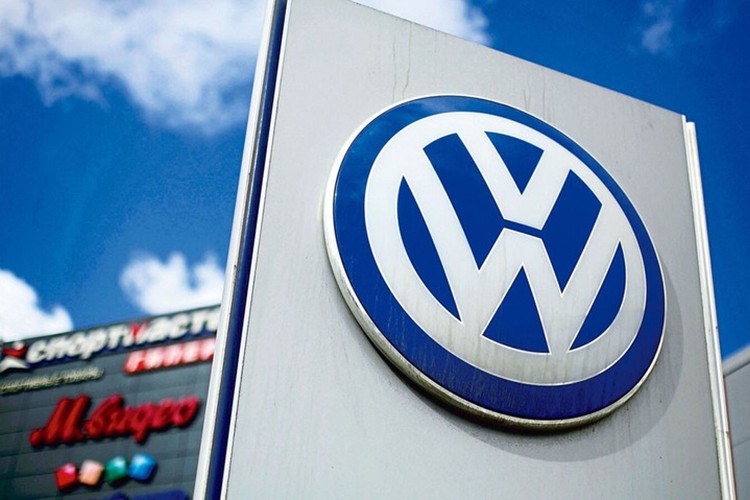 Volkswagen, Doğu Avrupa'daki batarya fabrikası konusunda karar veremiyor