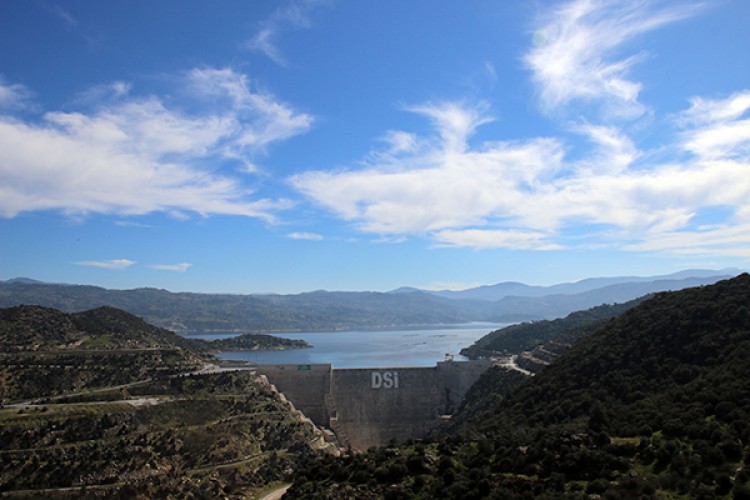 Avrupa'nın en yüksek barajından "dev" katkı