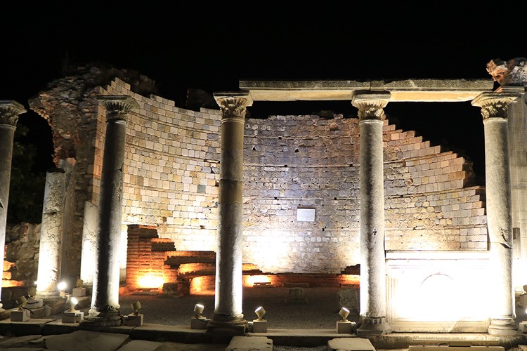 Efes Antik Kenti'nde yıldızlar altında tarih yolculuğu