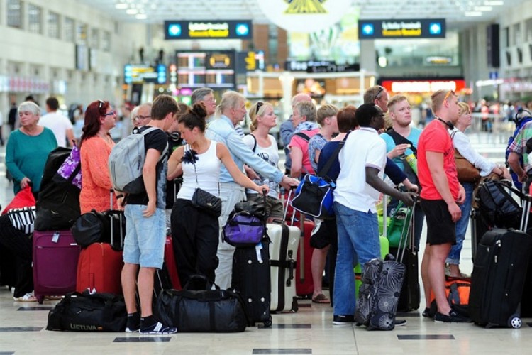 Antalya'ya hava yoluyla gelen turist sayısı 10 milyonu aştı