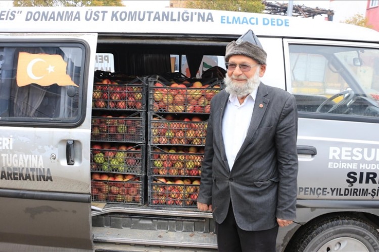 Elmacı Dede Mehmetçik  için 1 ton elma getirdi