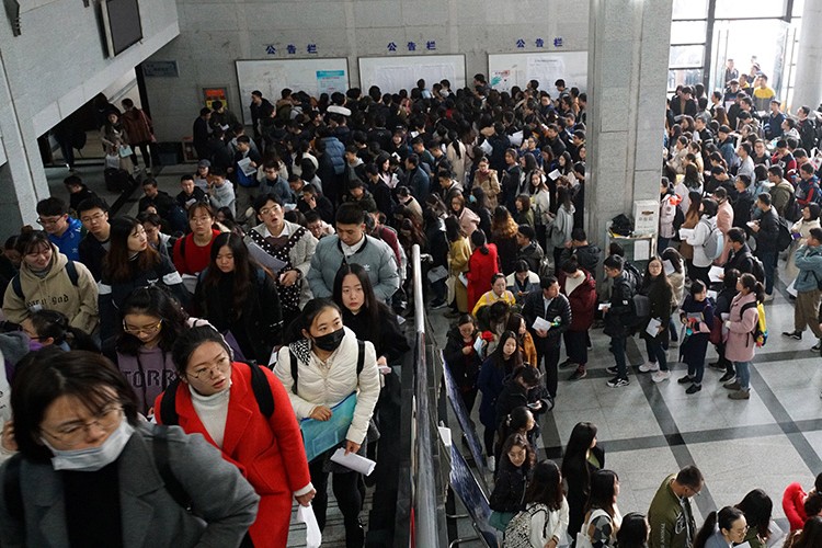 Çin ekonomisinde genç işsizliği rekor seviyede