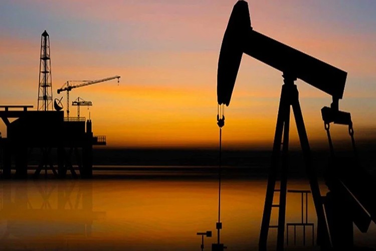 Orta Doğu'da günlük 15 milyon varil petrol çıkarılıyor