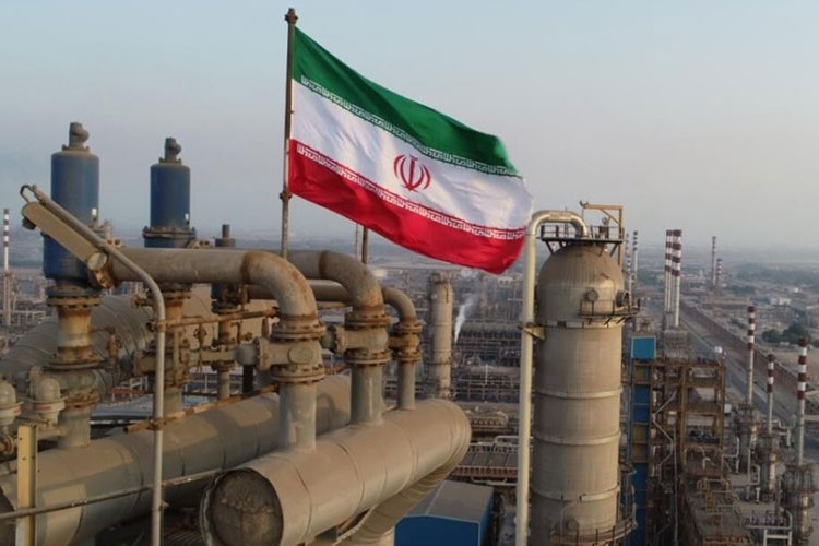 İran'ın günlük petrol ihracatı 1,4 milyon varili geçti