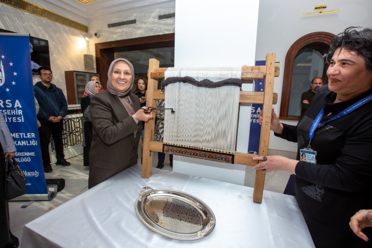 ''Bursa İpeği'' sergisi ziyarete açıldı