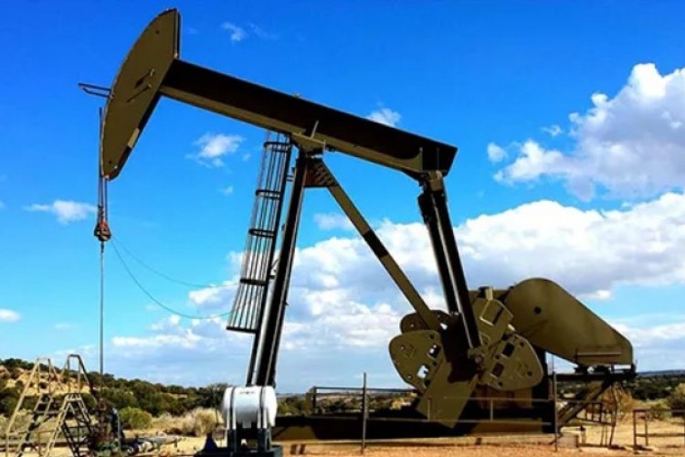 OPEC+ toplantısı öncesinde petrol fiyatları hafif yükseldi