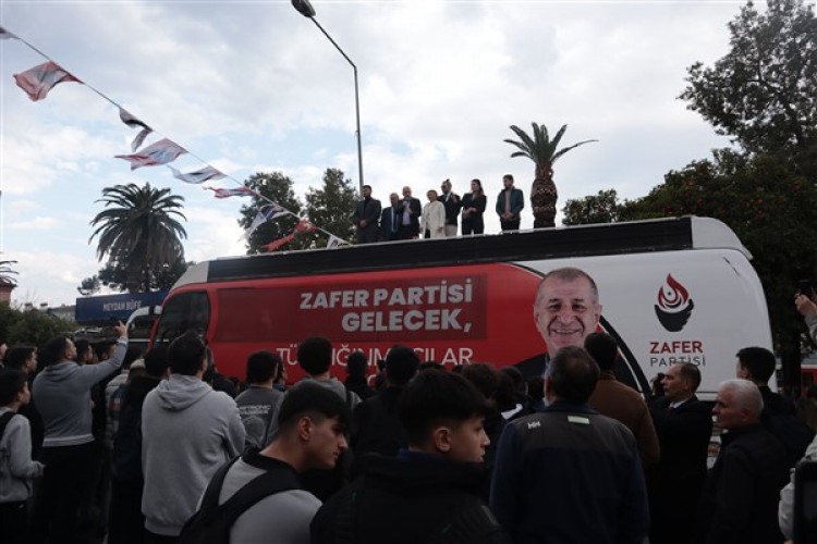 Özdağ: "2011'den bu yana 13 milyon sığınmacı Türkiye'ye geldi"