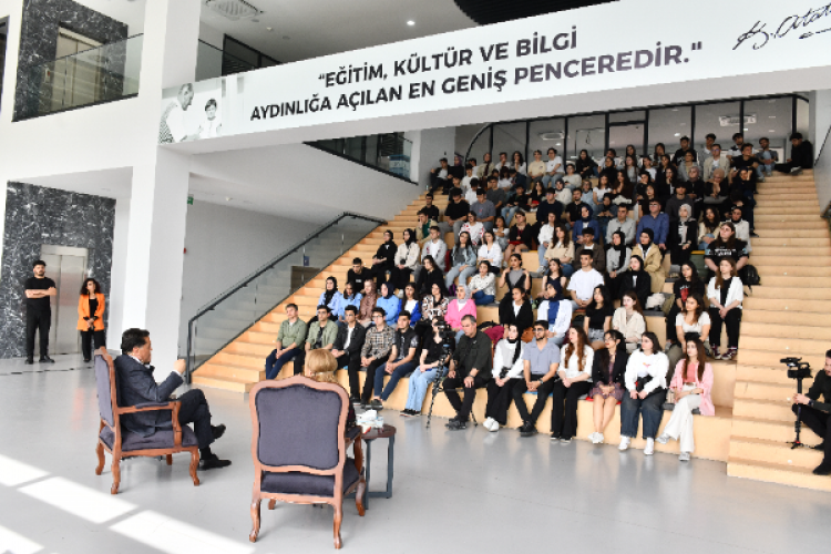 Başkan Özer, öğrencilerle Kariyer Günleri'nde buluştu