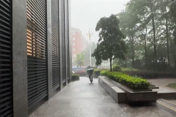 Yağışlar, Çin'in bazı bölgelerinde ciddi sel baskınlarına neden oluyor