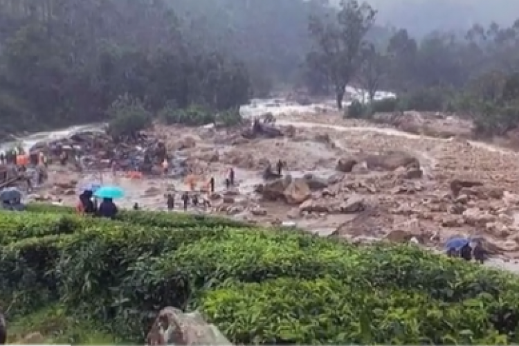 Hindistan'da toprak kaymaları sonucu en az 19 kişi öldü