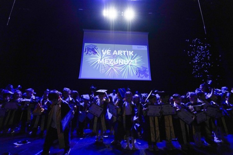 Çalık, Gündüz Çocuk Bakımevleri'nde eğitim alan öğrencilerin mezuniyet törenine katıldı