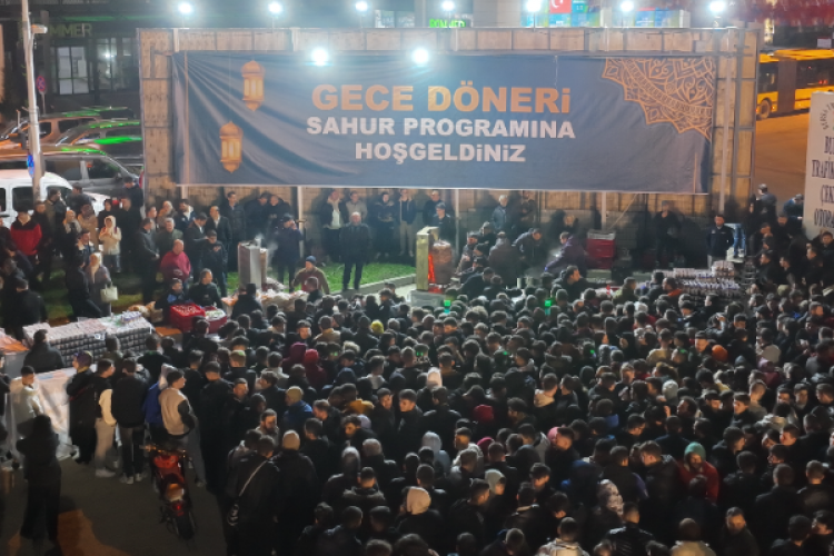 Başkan Aktaş, gece döneri sahur programında gençlerle buluştu