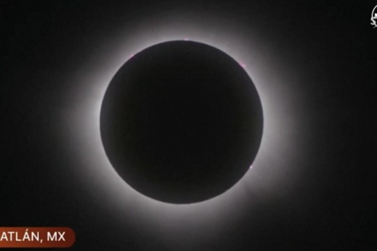 Kuzey Amerika'da tam güneş tutulması gerçekleşti