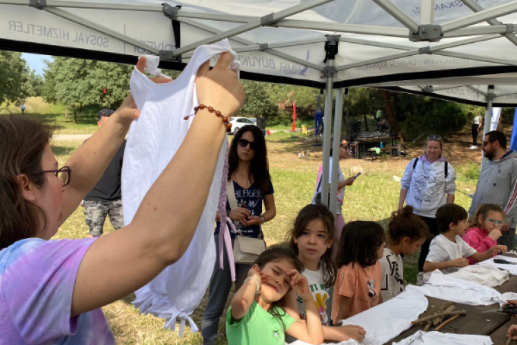 İzmir Büyükşehir Belediyesi'nden ailelere atıksız yaşam kampı