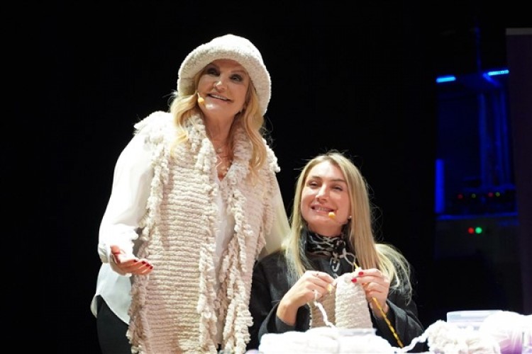 İstanbul'da ilmekler kadın hakları için atıldı