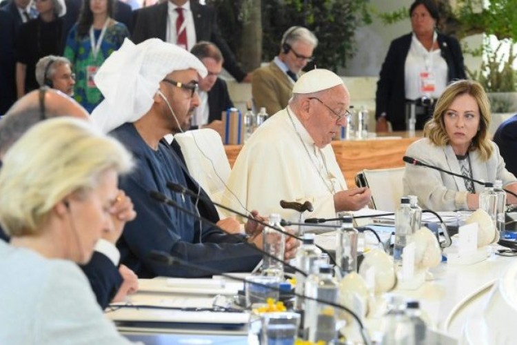 Papa G7 liderlerini otonom silahların kullanımını yasaklamaya çağırdı