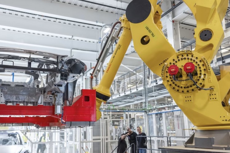 Elon Musk'ın 56 milyar dolarlık ödeme açıklamasıyla Tesla açılış öncesi yüzde 7,0 yükseldi