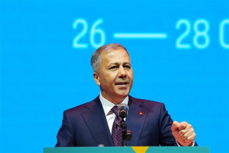 Bakan Yerlikaya: "Asrın felaketini, asrın dayanışmasına dönüştürdük"