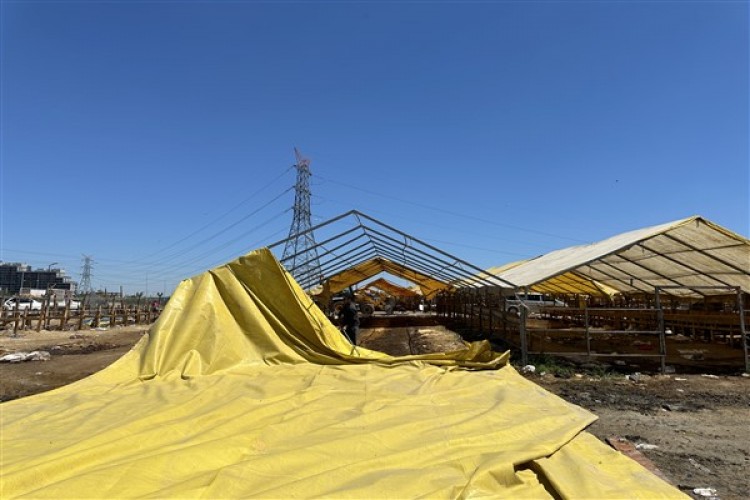 Esenyurt'taki kurban satış pazarında temizlik çalışması yapıldı