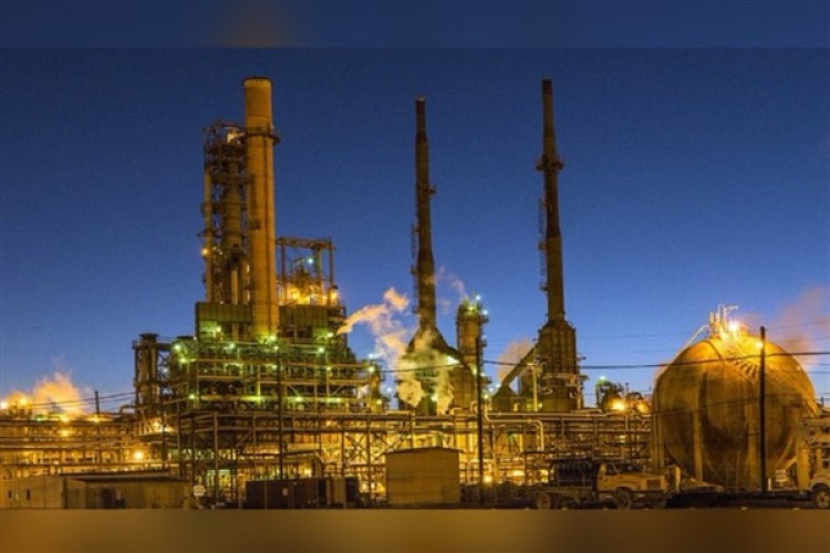 Suudi Arabistan, Çin'e 6.4 milyar dolarlık petrokimya yatırımı yapacak