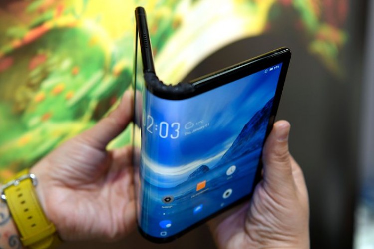 Çin, 2023'te 7 milyonun üzerinde katlanabilir telefon sevkiyatı gerçekleştirdi