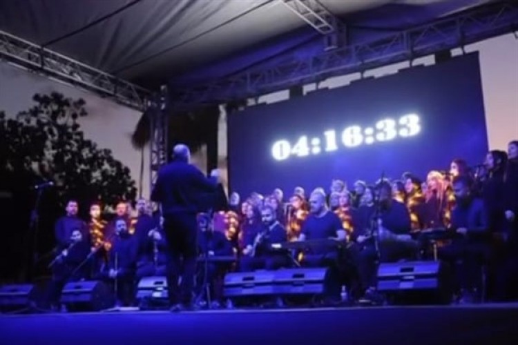 Antakya Medeniyetler Korosu, depremde hayatını kaybedenler için sahne aldı