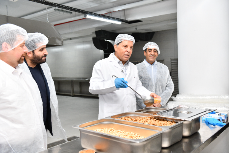 Esenyurt Belediyesi'nden vatandaşlara aşure ikramı